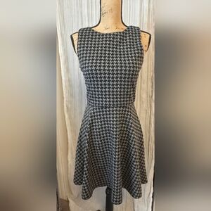 Chic Houndstooth Backless Dress in Black and Gray